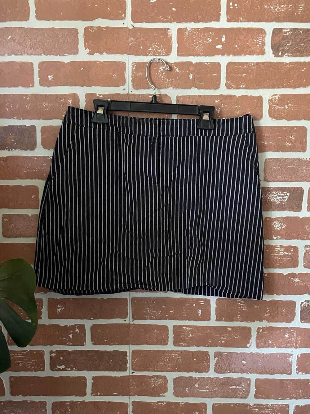 Izod | Y2K Mid-Rise Black and White Pinstripe Mini Skirt
